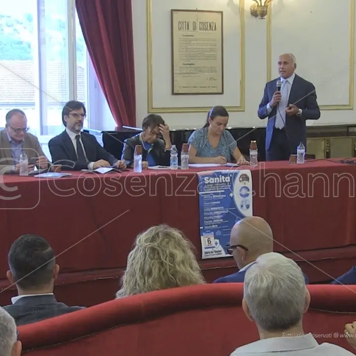 Caruso shock sul nuovo ospedale: «La Regione non lo vuole, sta dalla parte della sanità privata»