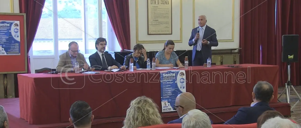 Caruso shock sul nuovo ospedale: «La Regione non lo vuole, sta dalla parte della sanità privata»