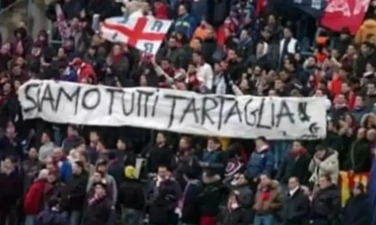L'aggressione di Tartaglia a Berlusconi e lo striscione comparso a Cosenza