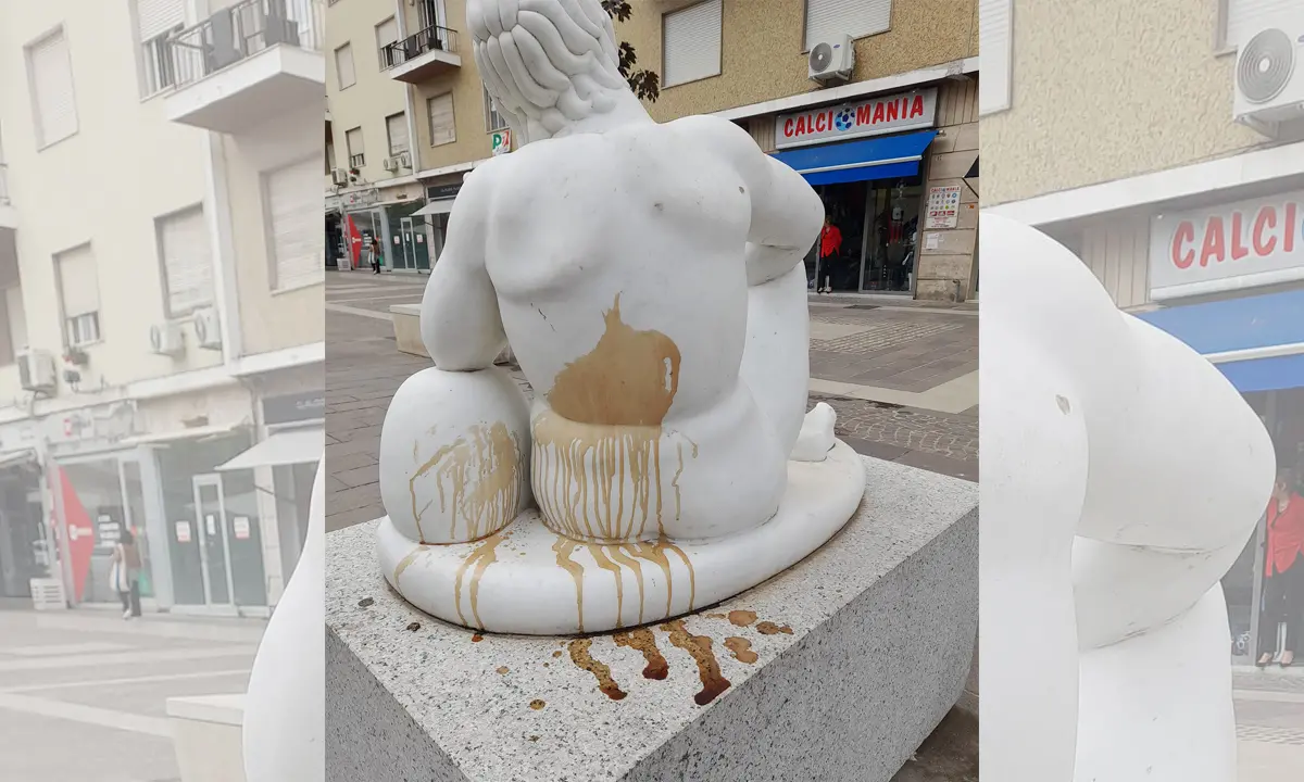 Cosenza, vandali in azione sul MAB. Imbrattata la statua \"Dormiente\"