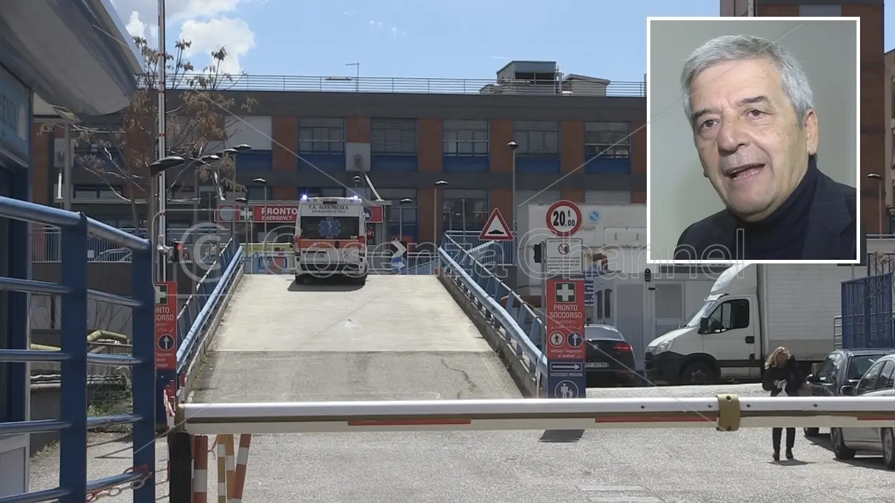 Cosenza, De Salazar in pronto soccorso sotto mentite spoglie: si finge paziente per verificare i servizi