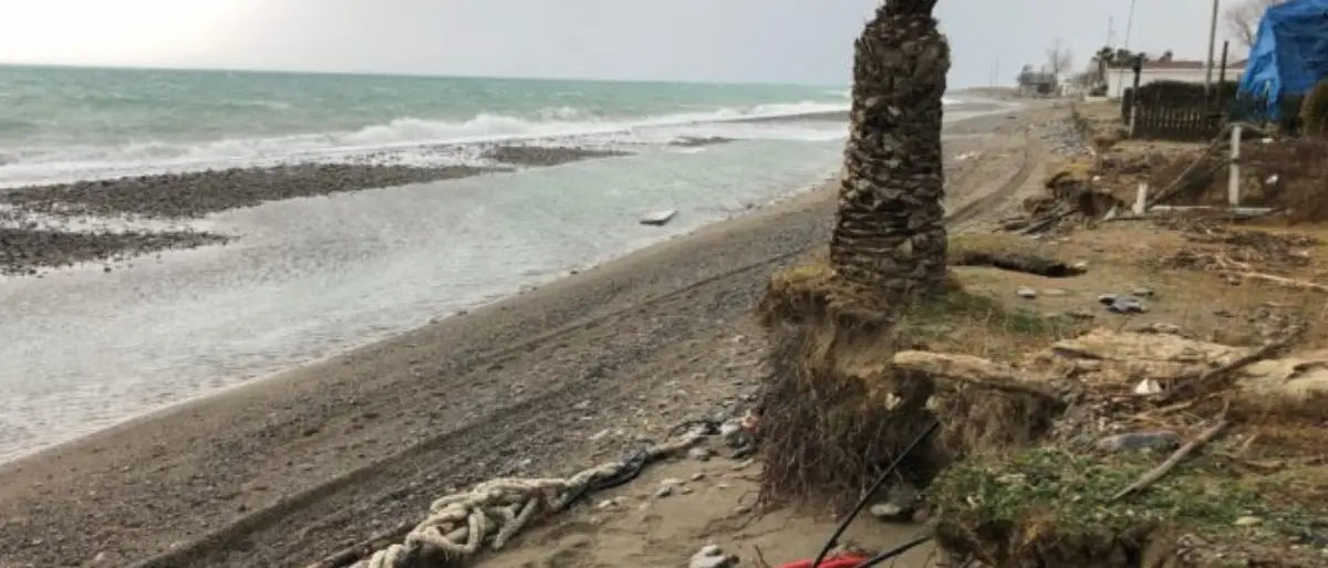 Allerta arancione a Corigliano Rossano, scattano gli alert sul Crati e sulla costa per eventuali mareggiate