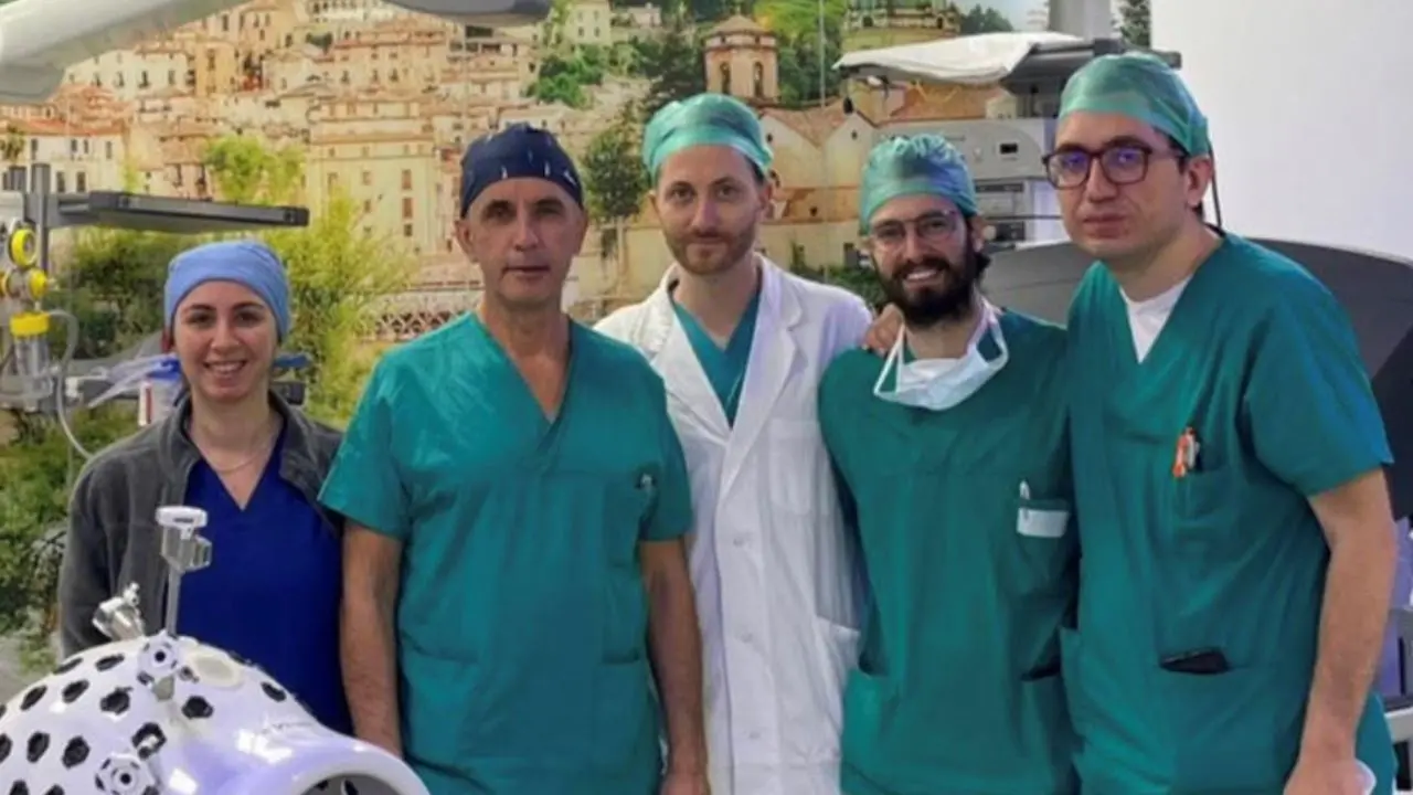Buona sanità all'Annunziata di Cosenza: il racconto di tre donne operate con il supporto del robot da Vinci