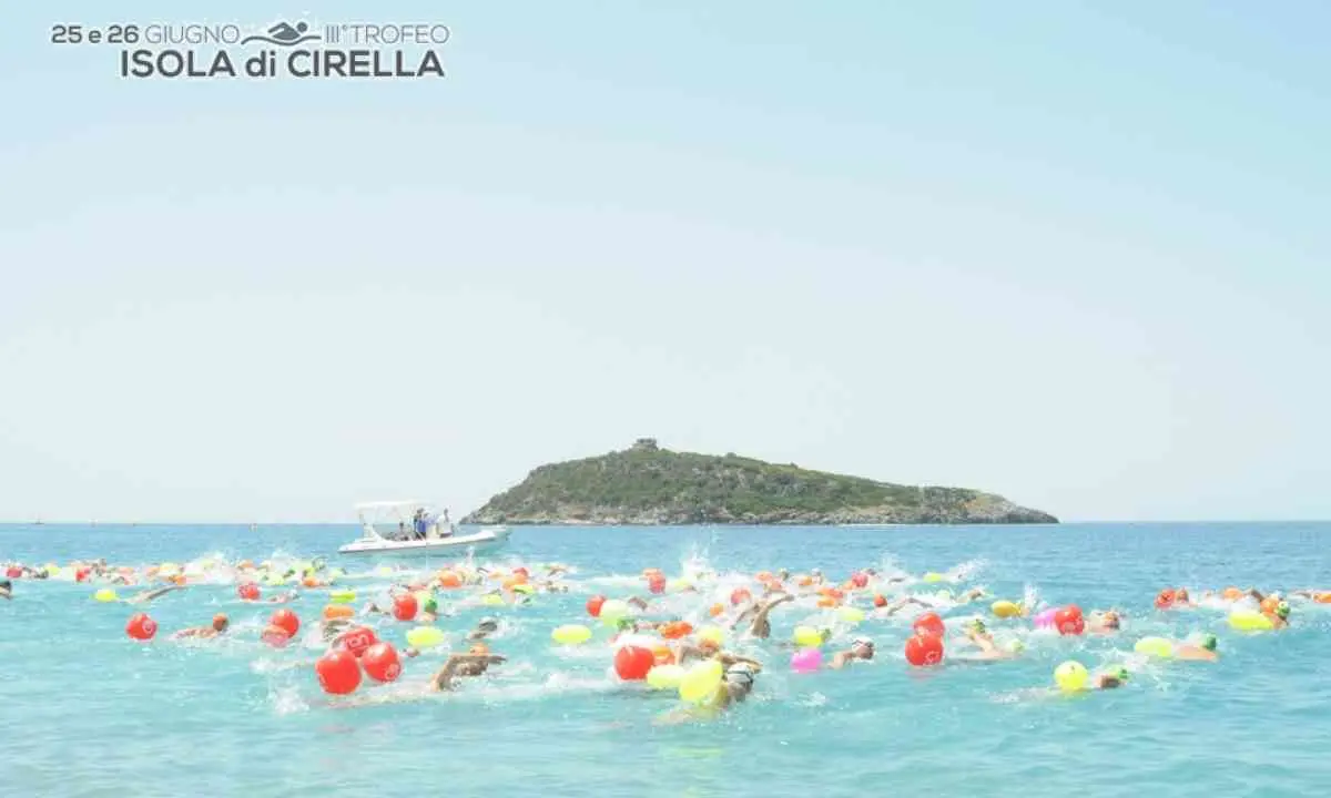 Nuoto, dalla Capri-Napoli a Cirella: settimana di fuoco per gli Anzianotti