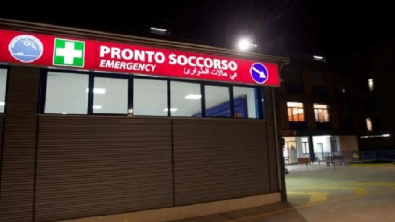 Rende, litigano e si prendono a coltellate al Museo del Presente. Due ventenni in ospedale