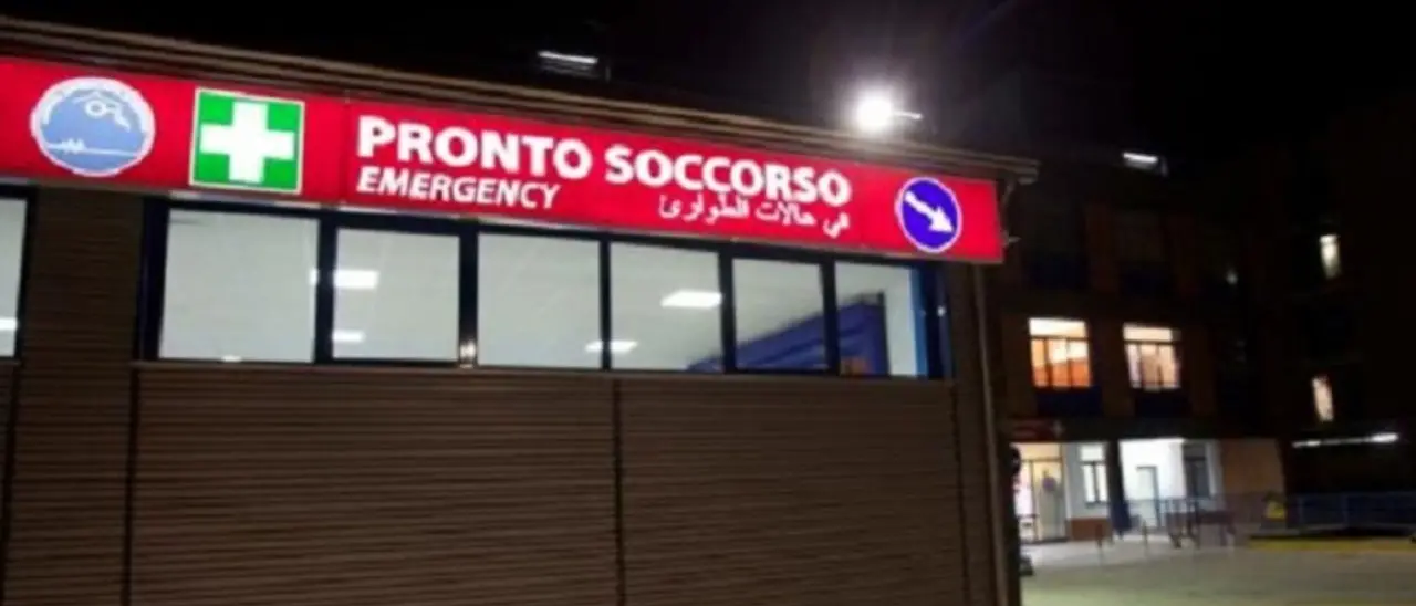 Rende, litigano e si prendono a coltellate al Museo del Presente. Due ventenni in ospedale