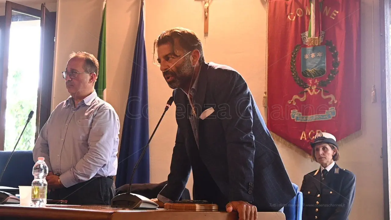 Acri, cittadinanza onoraria al Colonnello Calcagni. Fu vittima dell'uranio impoverito