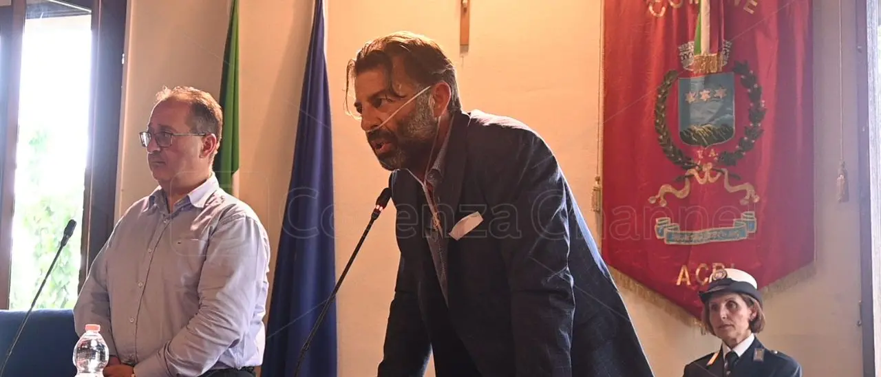 Acri, cittadinanza onoraria al Colonnello Calcagni. Fu vittima dell'uranio impoverito