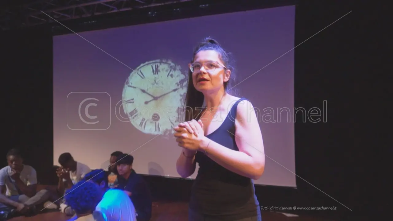 Mendicino, minori stranieri non accompagnati a lezione di teatro