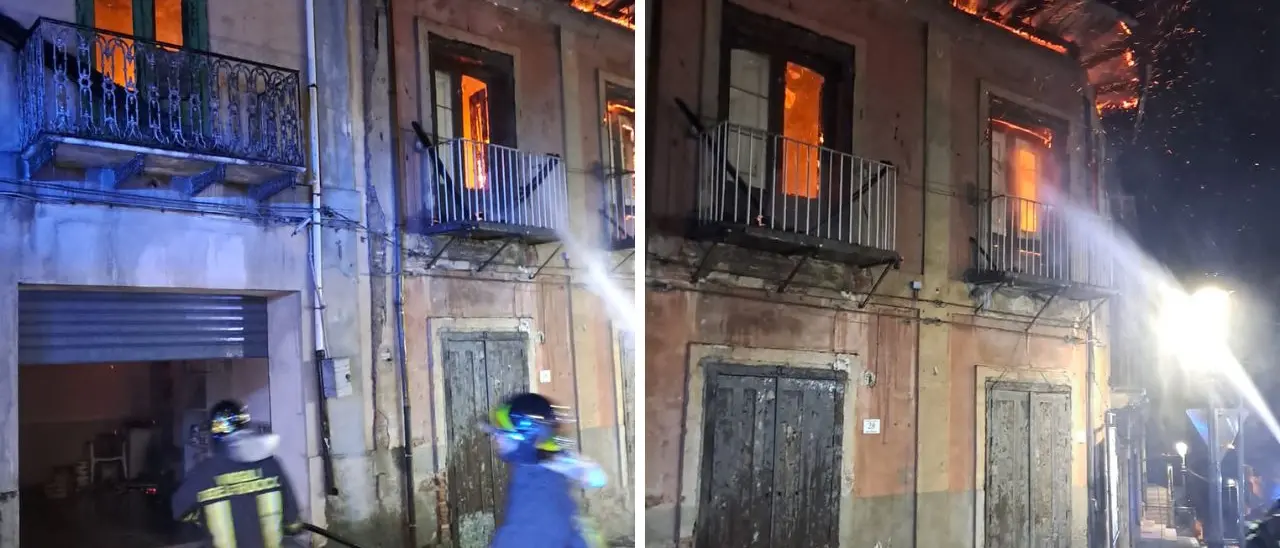 Incendio divampa in palazzi del '900, impegnati 20 vigili e 8 automezzi