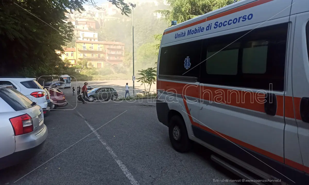 Acri, imbianchino cade dalla scala. Trasportato con l'elisoccorso a Cosenza