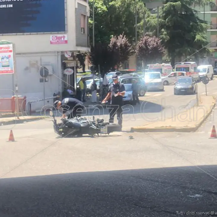 Cosenza, incidente in zona Tribunale. Ne fa le spese un motociclista