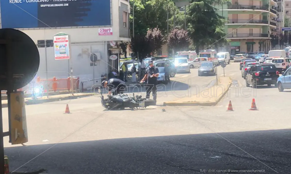 Cosenza, incidente in zona Tribunale. Ne fa le spese un motociclista