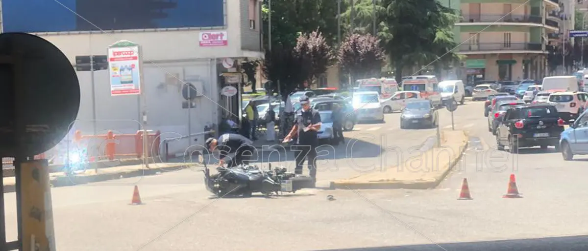 Cosenza, incidente in zona Tribunale. Ne fa le spese un motociclista