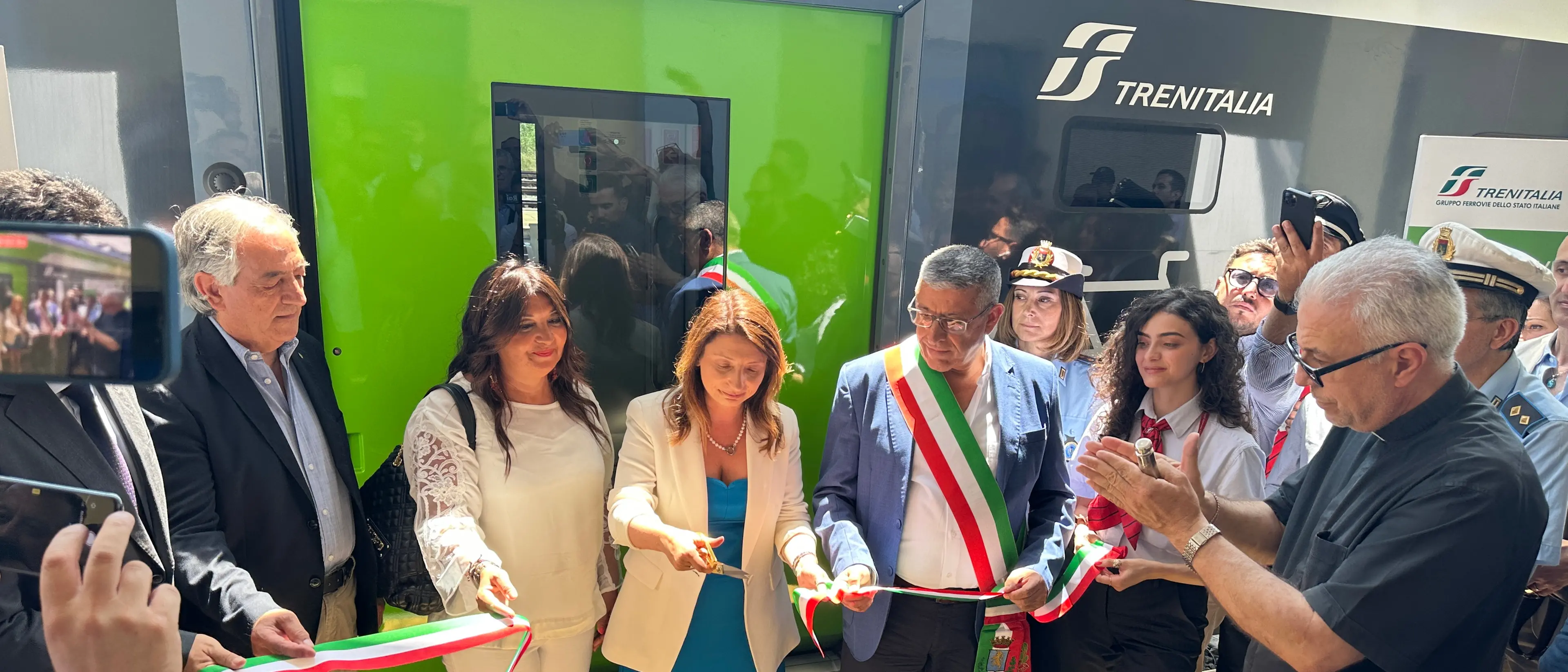 Nuovo treno blues per la jonica: un passo in avanti per un trasporto sostenibile e potenziato