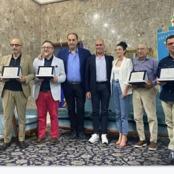 Cosenza premia chi ha fatto crescere la città. Ieri la consegna a imprenditori, artisti e commercianti
