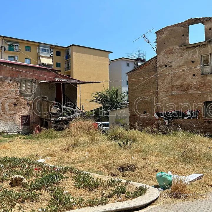 Stretta del Comune sulle baracche di via Panebianco. Prociv e Vigili pronti ai controlli