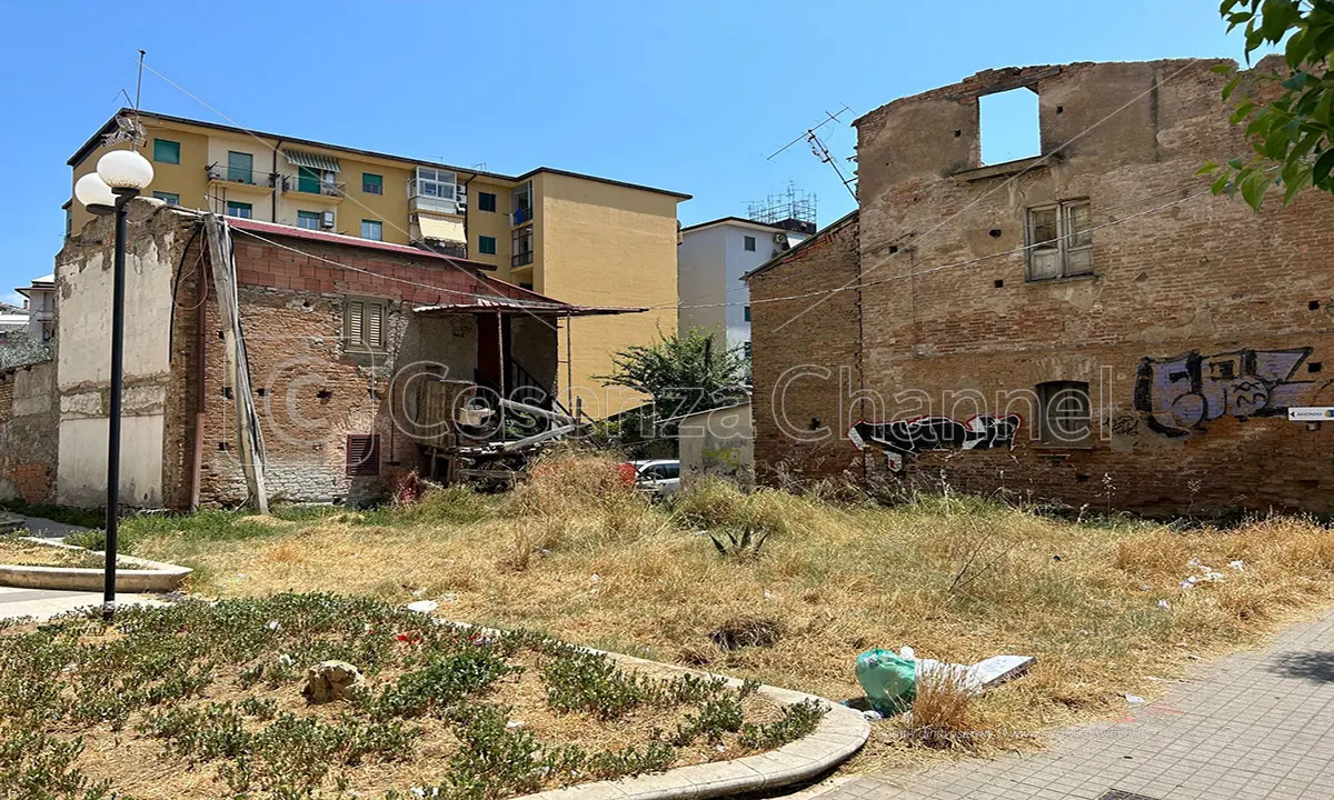Stretta del Comune sulle baracche di via Panebianco. Prociv e Vigili pronti ai controlli