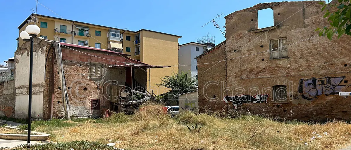 Stretta del Comune sulle baracche di via Panebianco. Prociv e Vigili pronti ai controlli