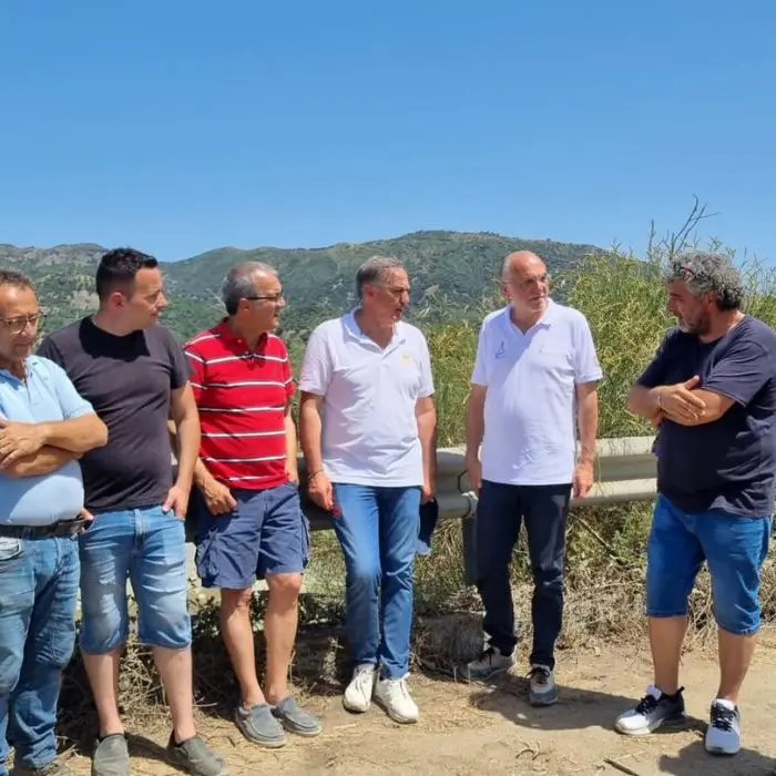 Discarica di Scala Coeli, i sindaci: «Svuotamento del percolato in corso, nessun allarmismo»