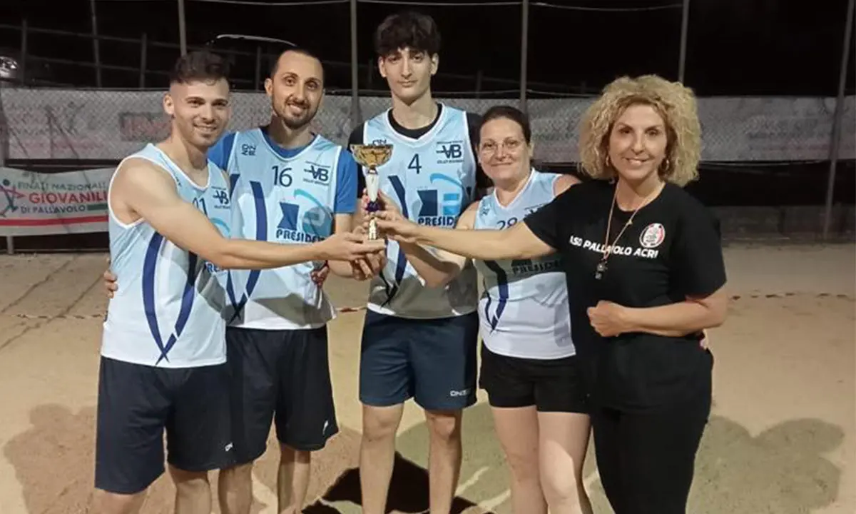 Un po' di mare ad Acri, successo per il primo torneo amatoriale di beach volley