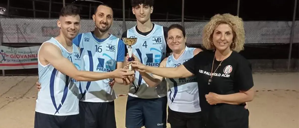 Un po' di mare ad Acri, successo per il primo torneo amatoriale di beach volley