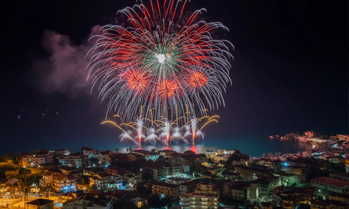 Torna \"Note di Fuoco\" a Belvedere Marittimo: spettacolo pirotecnico e musica