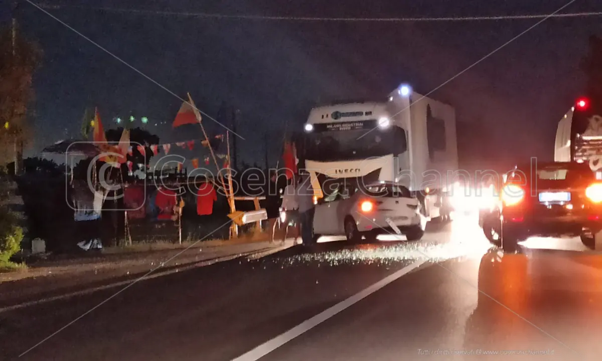 Corigliano Rossano, terribile impatto tra due auto sulla Ss106