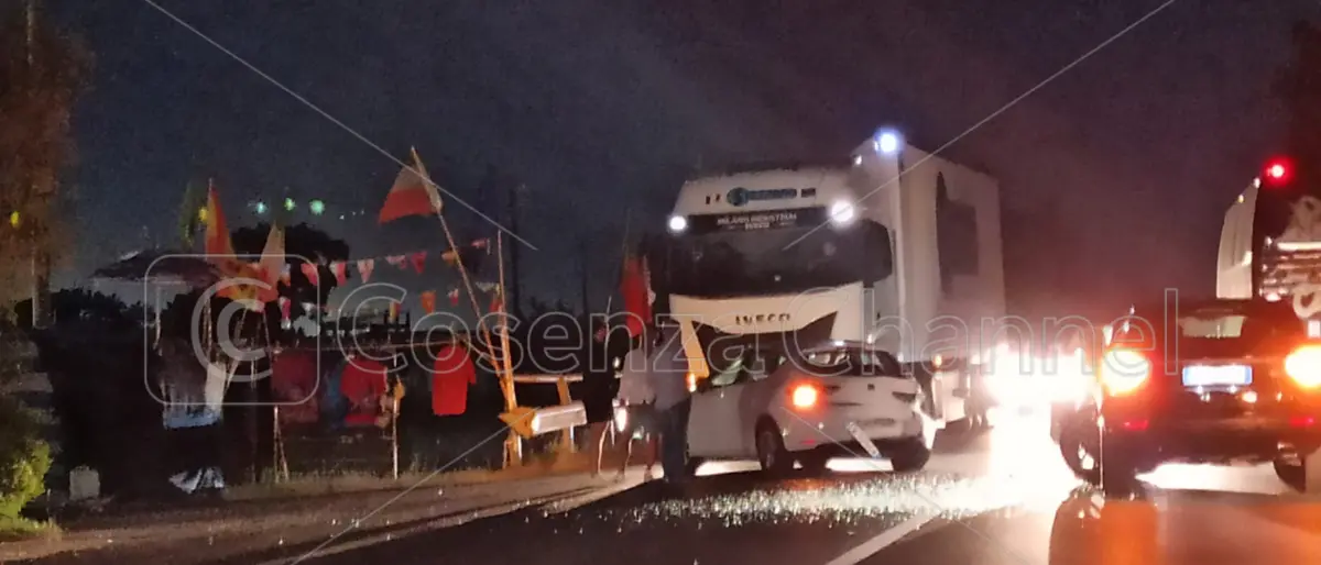 Corigliano Rossano, terribile impatto tra due auto sulla Ss106