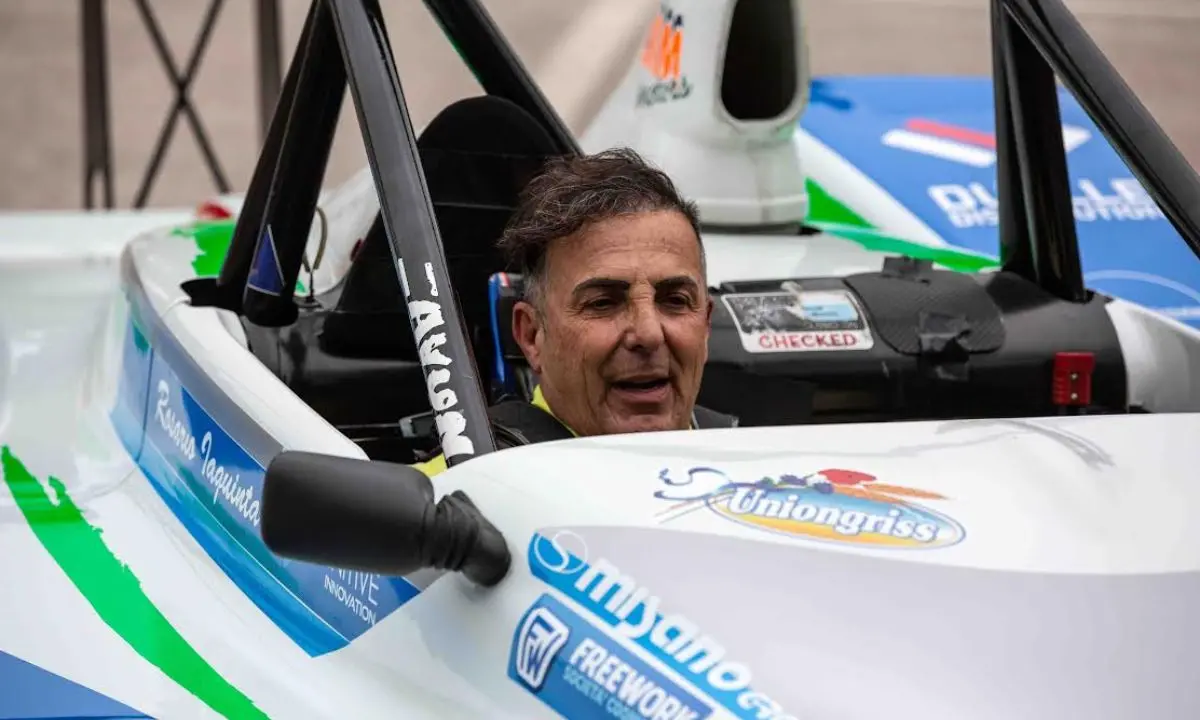 Automobilismo, Iaquinta decide di fermarsi: «La macchina non va»