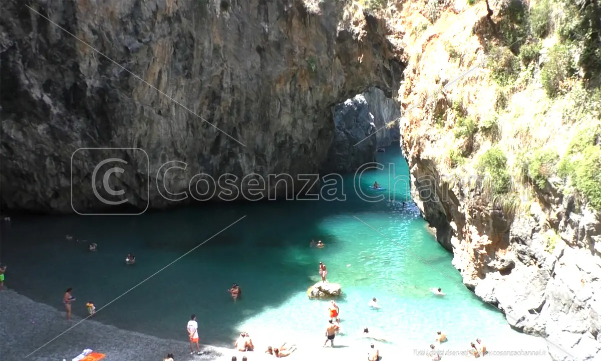 Arcomagno di San Nicola Arcella, le nuove regole: no asciugamani e visite su prenotazione