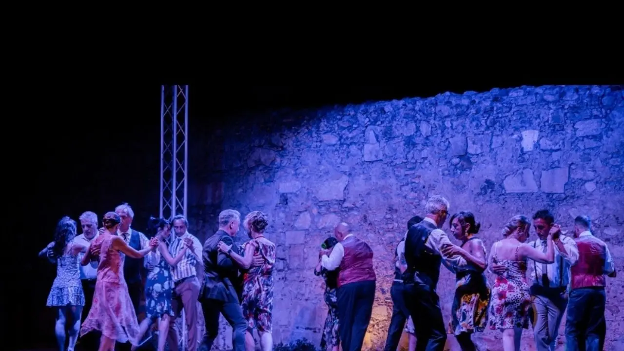 \"La Evolution del tango\", al Castello Svevo di Cosenza tra luci, musiche ed emozioni