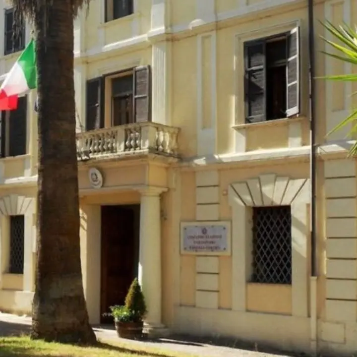 Violenza di genere, la caserma \"Grippo\" di Cosenza illuminata di arancione