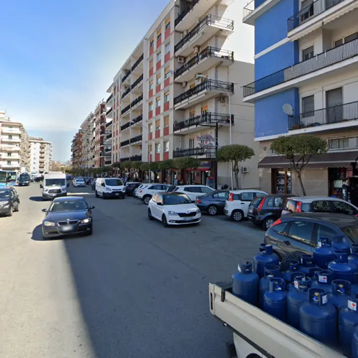 Cosenza, sulle vie dell'Autostazione. Viaggio nel quartiere multietnico della città
