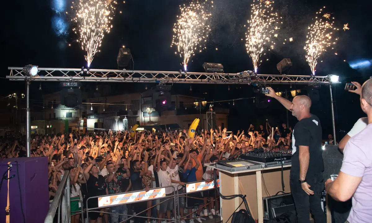 Dj Molella infiamma San Lucido al \"Gafiubar Festival\"