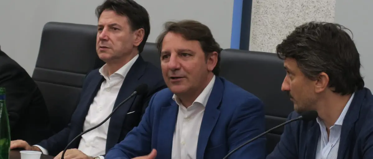 Conte e Tridico a Diamante: «La social card è una misura ridicola»
