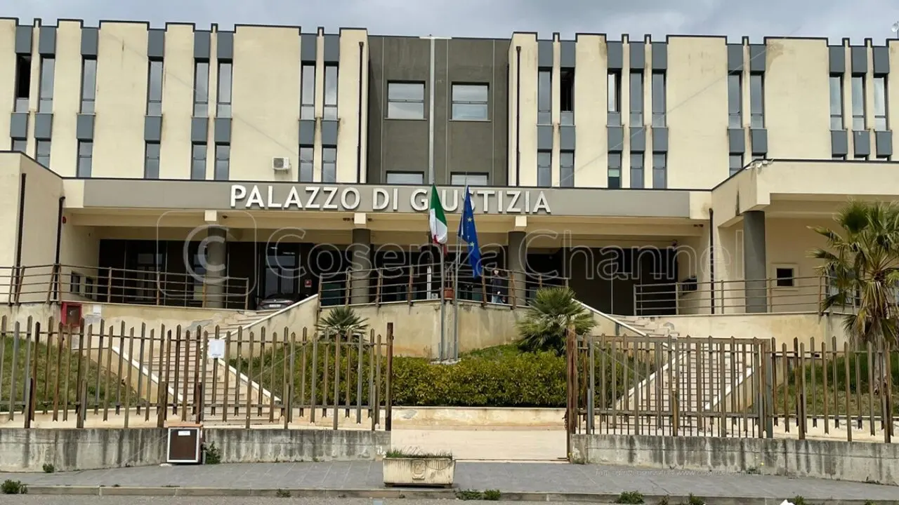 Pestato per una mancata precedenza, tutti assolti a Castrovillari