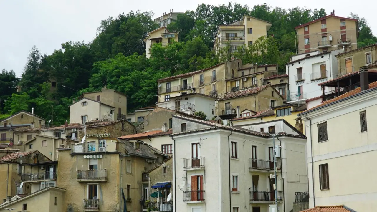 Trebisacce dedica un laboratorio di pittura creativa: si chiama Armocromie
