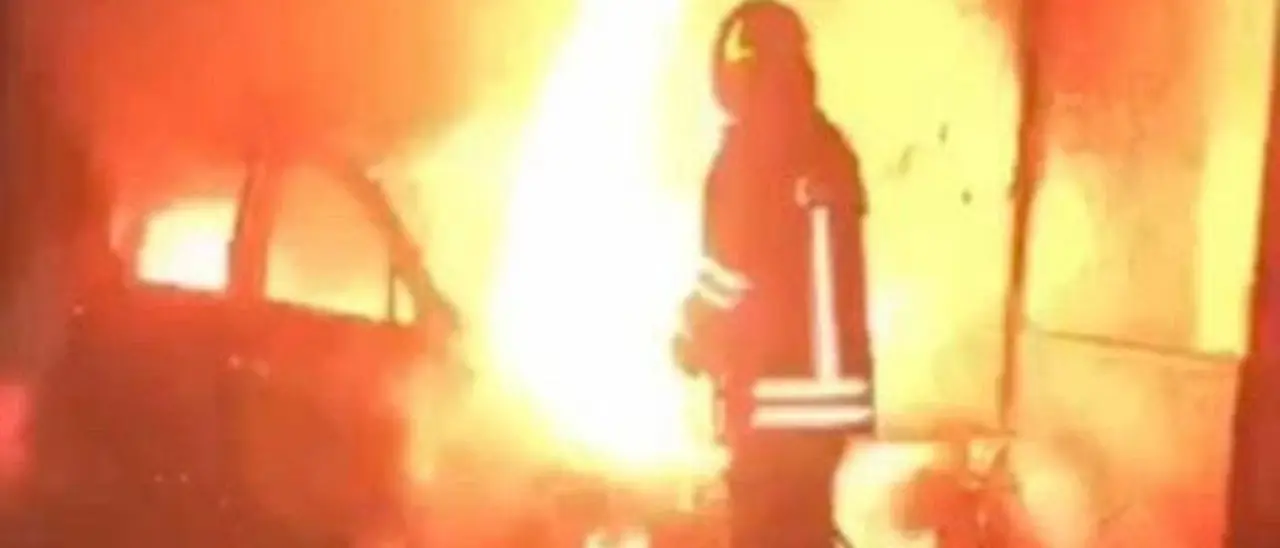 Incendio a Corigliano: il rapido intervento dei soccorsi evita tragedia umana