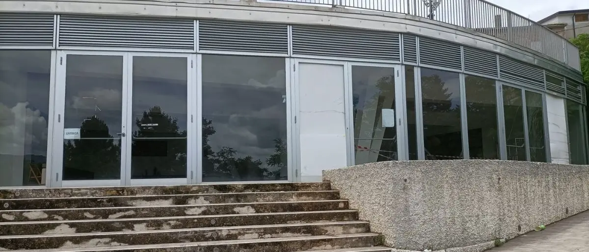 Cosenza, il Centro Polifunzionale di Donnici ha una nuova vetrata