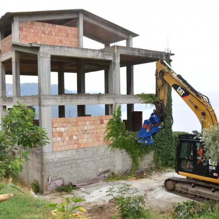 Abusivismo edilizio, commissariati 22 comuni in provincia di Cosenza