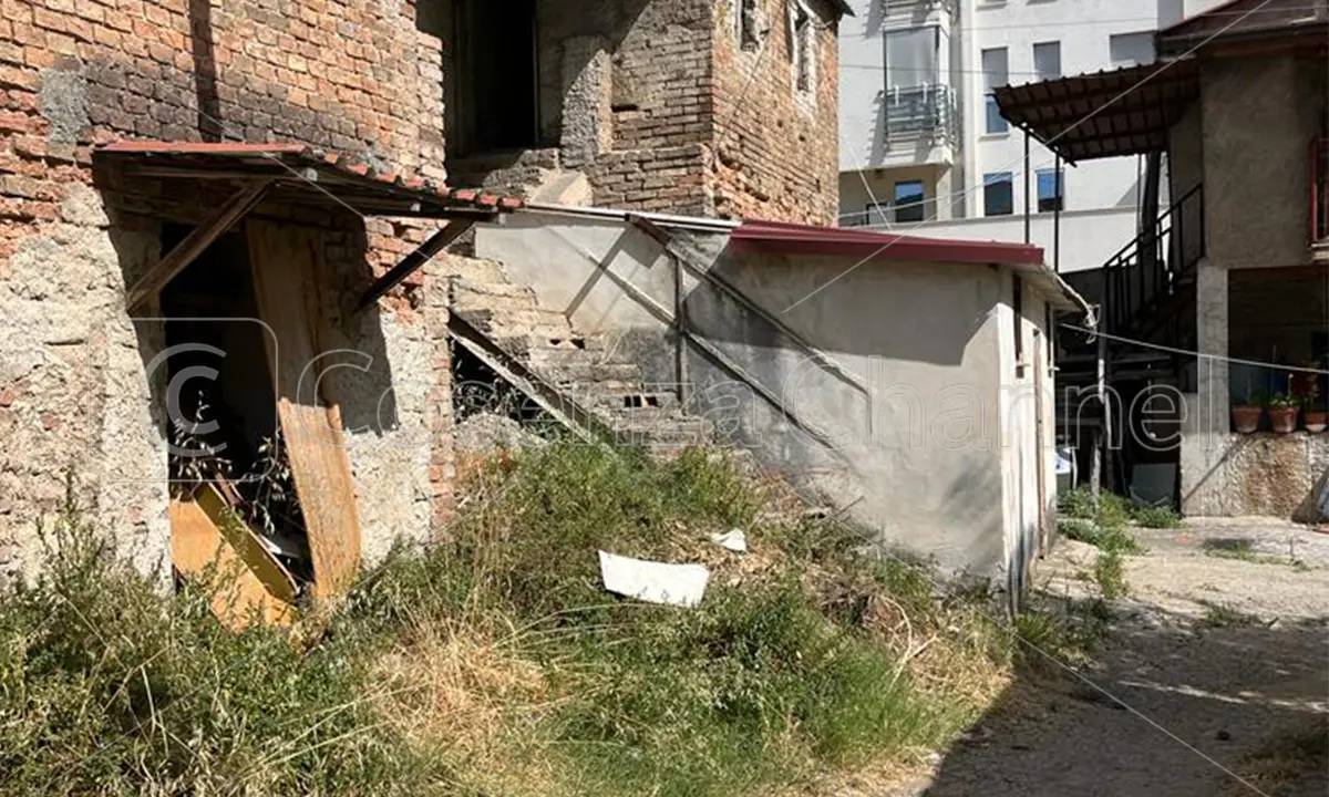 Cosenza, dopo la relazione dei Vigili, il degrado su via Panebianco ha i giorni contati