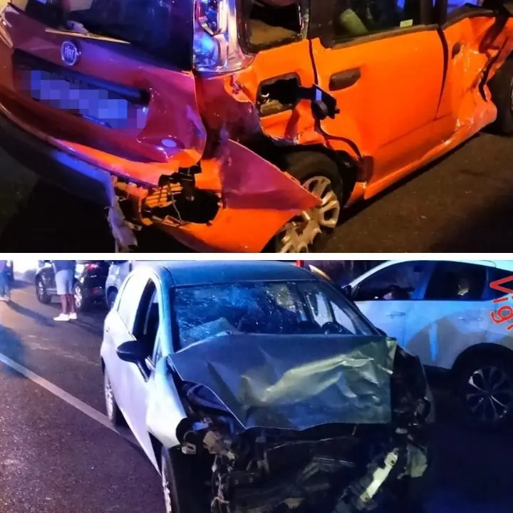 Scontro tra tre auto sulla Statale 106: cinque le persone ferite