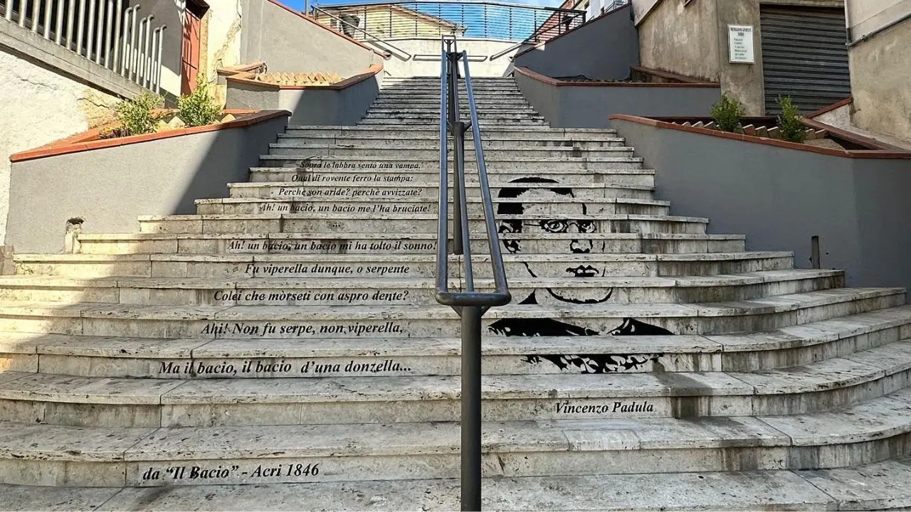 Acri, inaugurata la creazione artistica in onore del poeta Vincenzo Padula