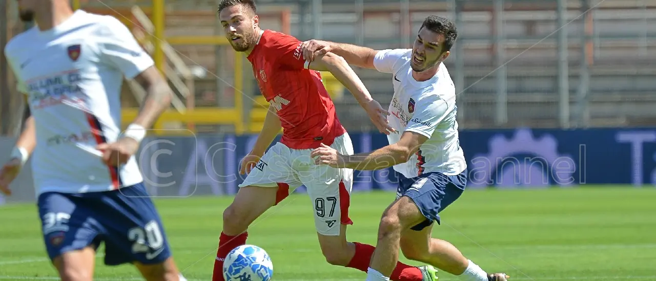 Cosenza, oggi le visite mediche di Sgarbi. Di Carmine verso il Catania