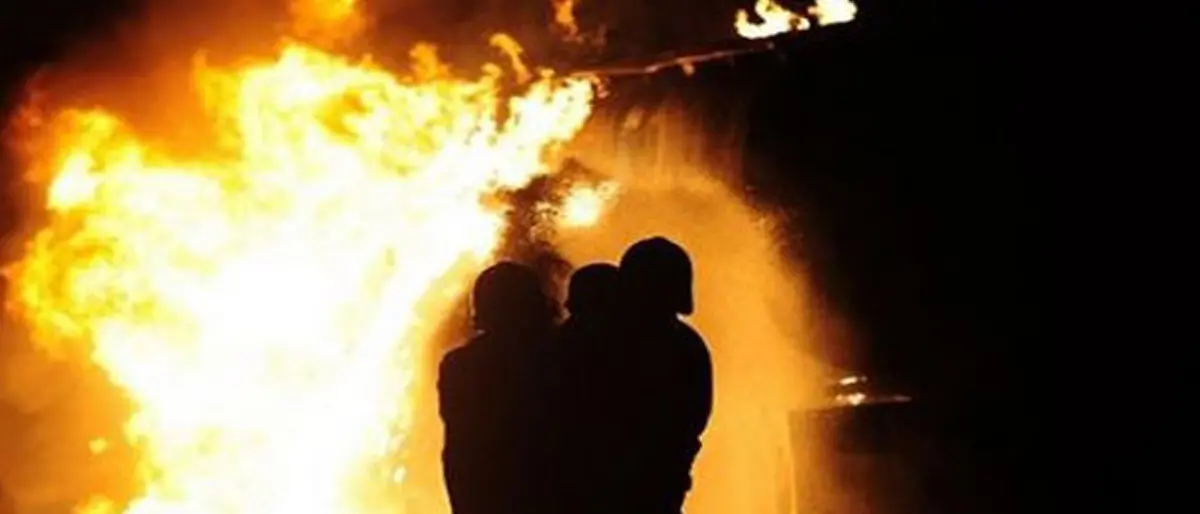 Cassano, banditi dirottano un tir e lo incendiano dopo aver rubato il carico di elettrodomestici