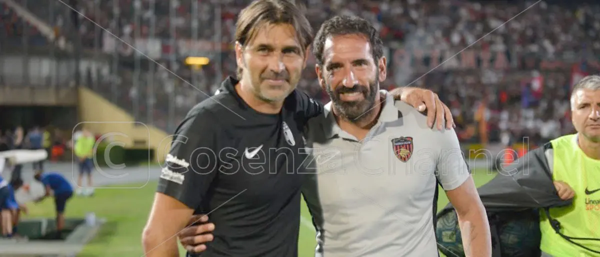 Serie B, altri due allenatori esonerati: c'è anche l'ex rossoblù Viali