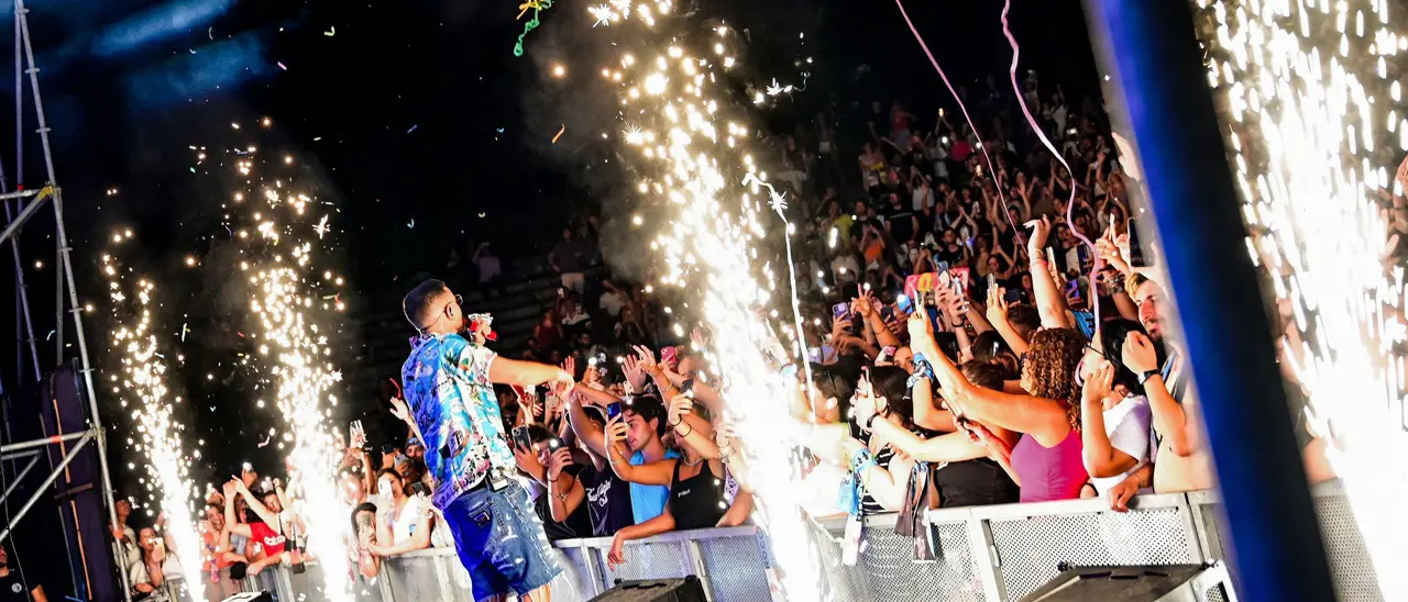 Diamante, Nino D'Angelo e Rocco Hunt portano 18mila spettatori al Teatro dei Ruderi