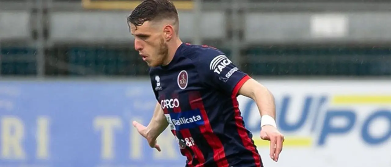 Cosenza Calcio, Ciro Panico si sfila la maglia rossoblù e indossa quella del Taranto