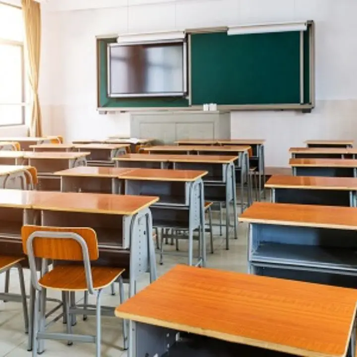Cetraro, bambina epilettica lasciata senza assistenza a scuola. Infuriano le polemiche